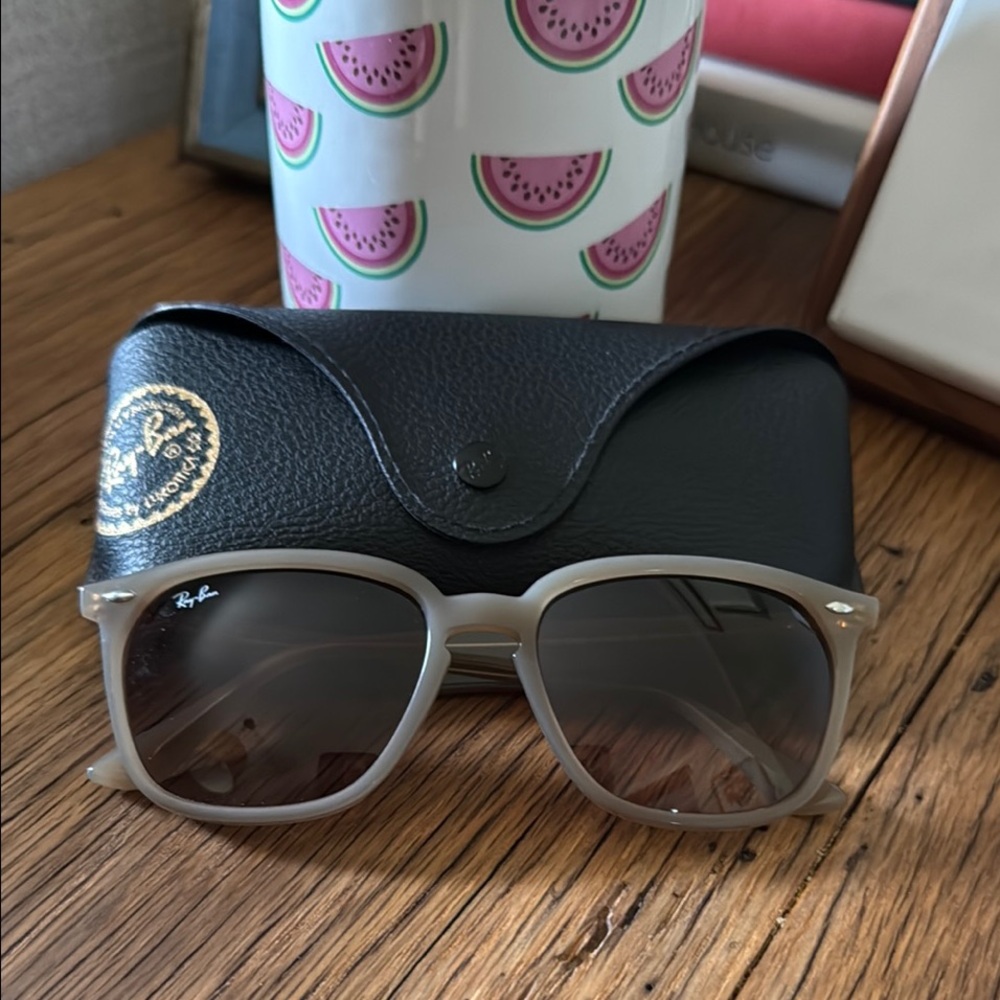 Ray-Ban 4362 Brown Sunglasses With Case